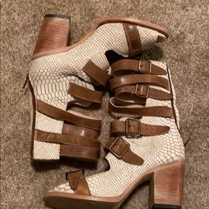 Freebird bond sandals